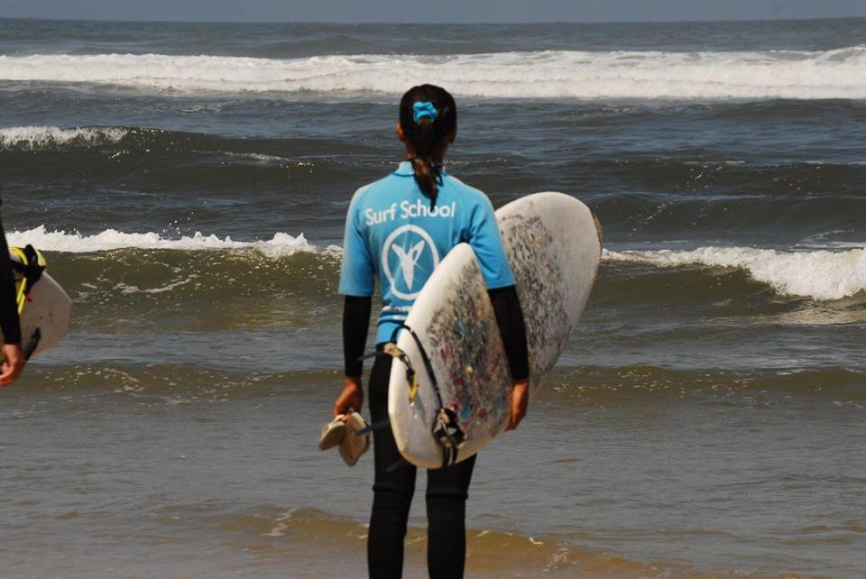 Furadouro Surf Camp Apartment โอวาร์ ภายนอก รูปภาพ