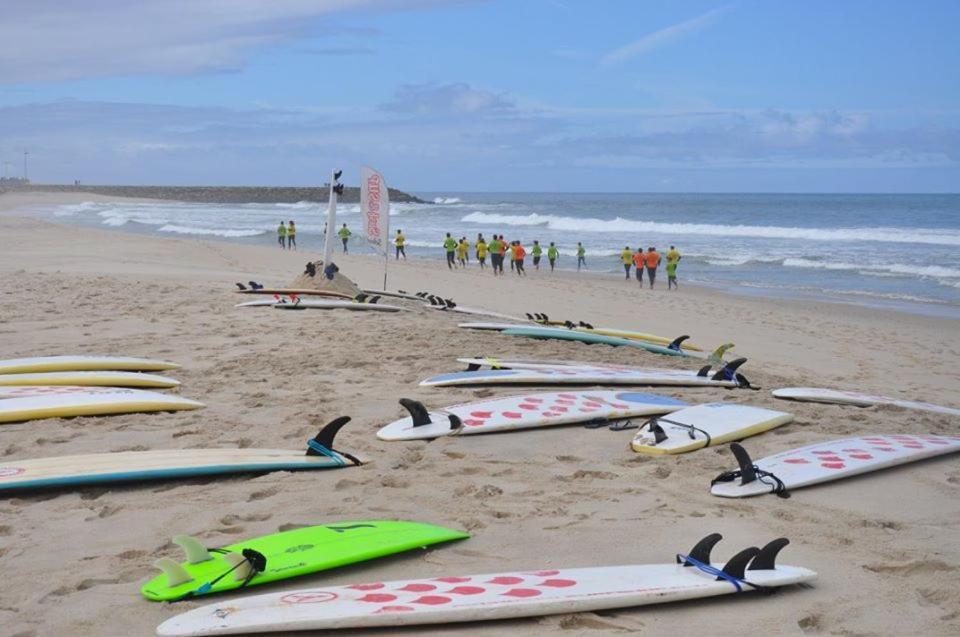 Furadouro Surf Camp Apartment โอวาร์ ภายนอก รูปภาพ