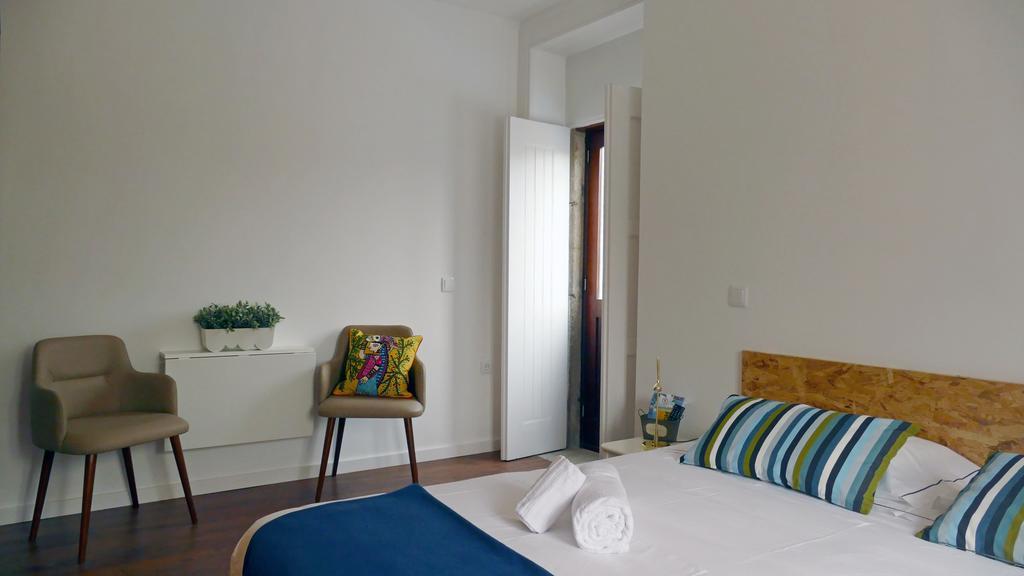 Furadouro Surf Camp Apartment โอวาร์ ภายนอก รูปภาพ
