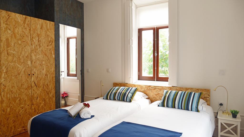 Furadouro Surf Camp Apartment โอวาร์ ภายนอก รูปภาพ
